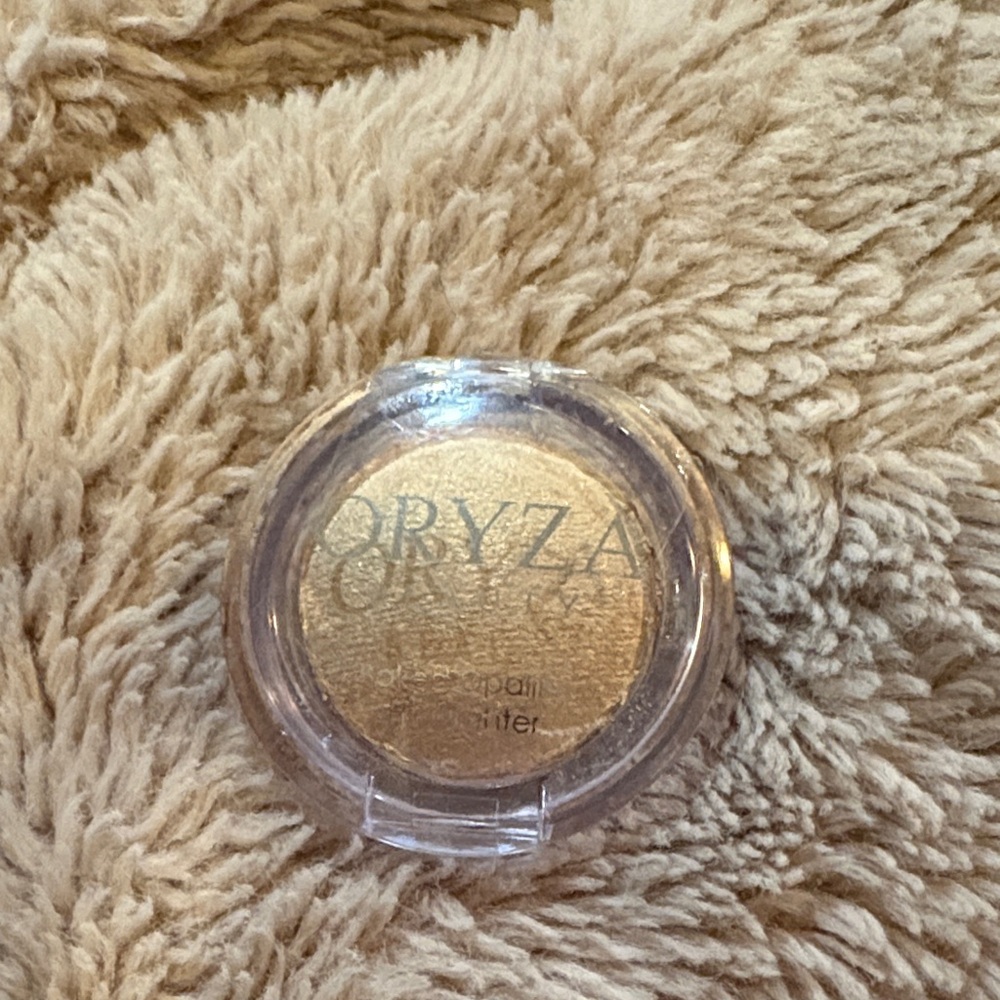 ORYZA Golden Glow Highlighter